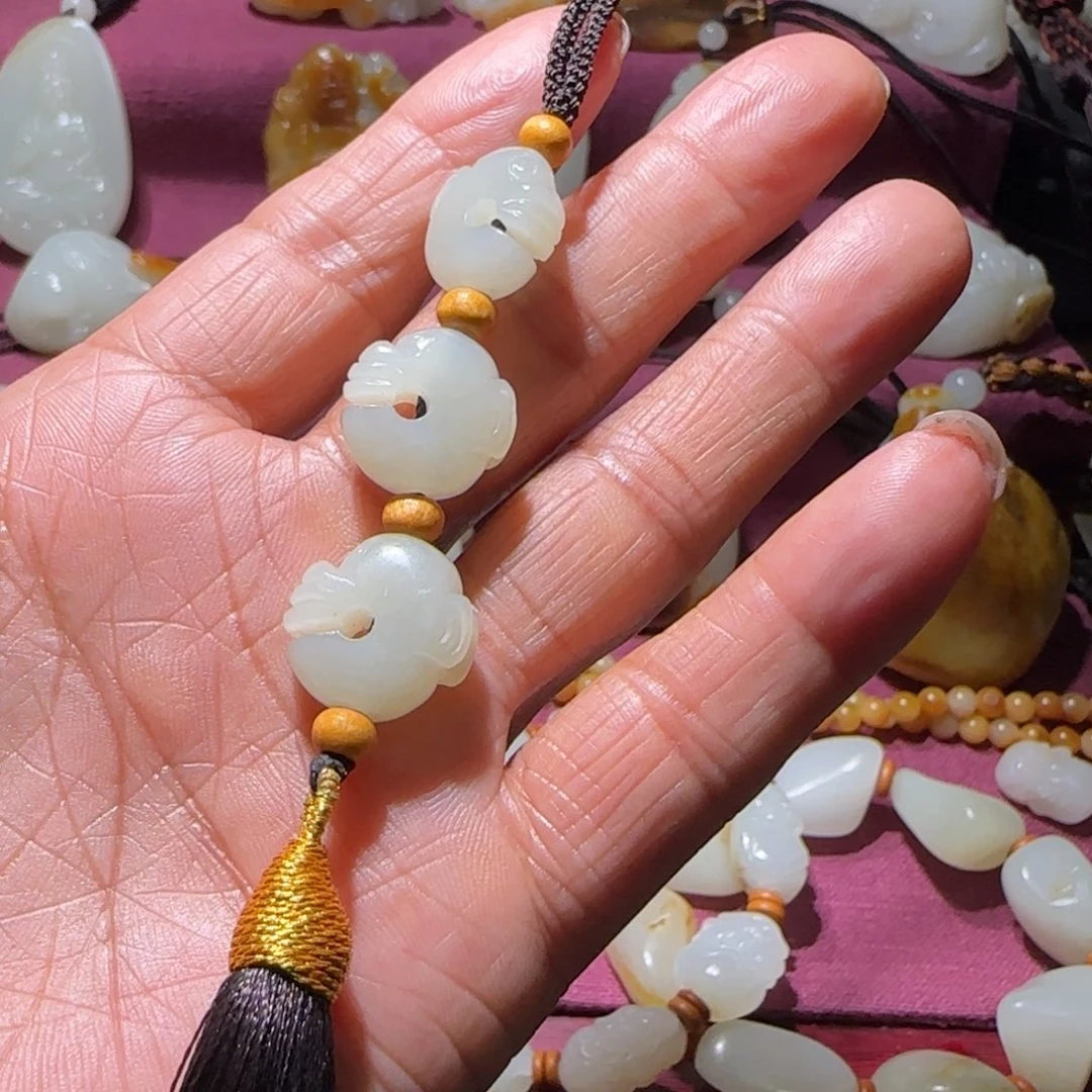 和田玉颈饰未镶嵌