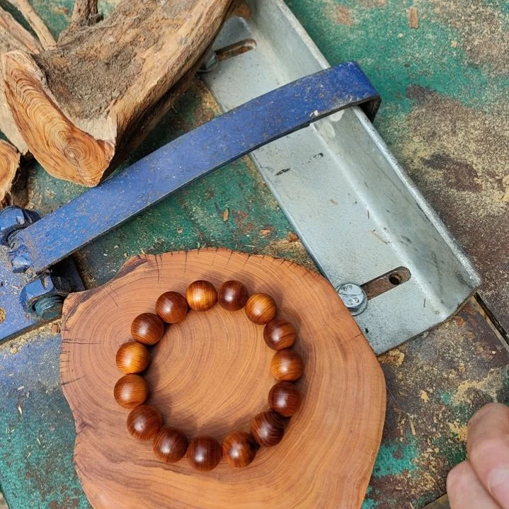 1.5黑油半根太行崖柏手工艺品