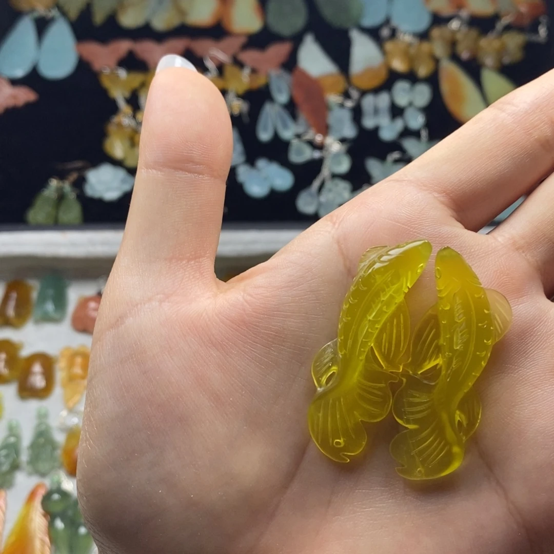 红***岸蛇纹石玉未镶嵌耳饰/颈饰