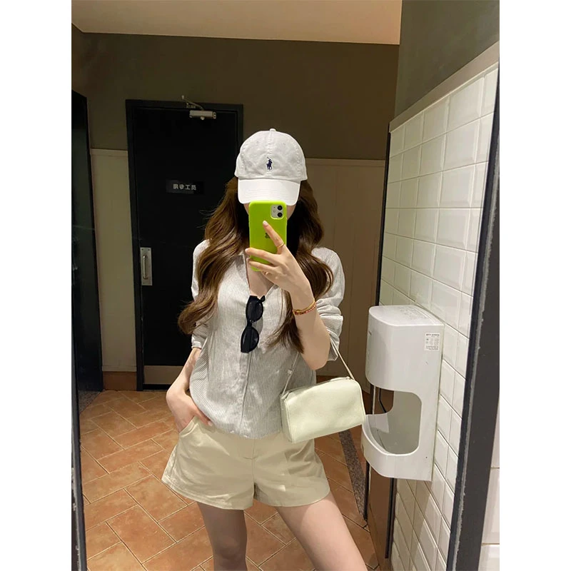 2025夏季简约风修身显瘦网红穿搭上衣休闲简约时尚百搭高腰短裤女