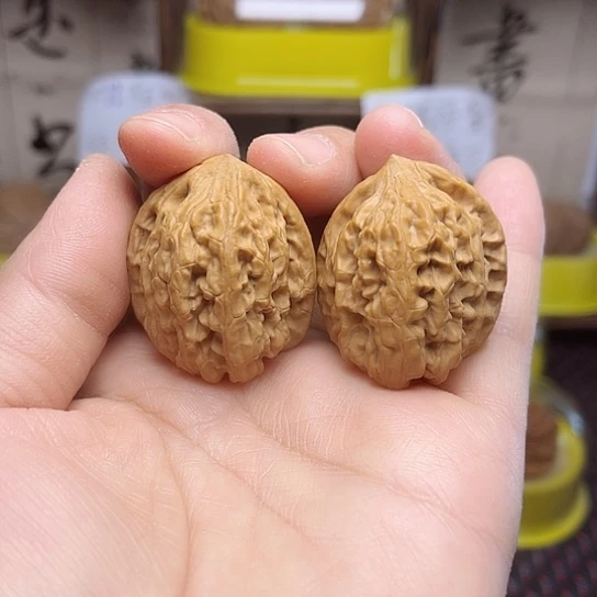 文玩核桃吊坠鸡心