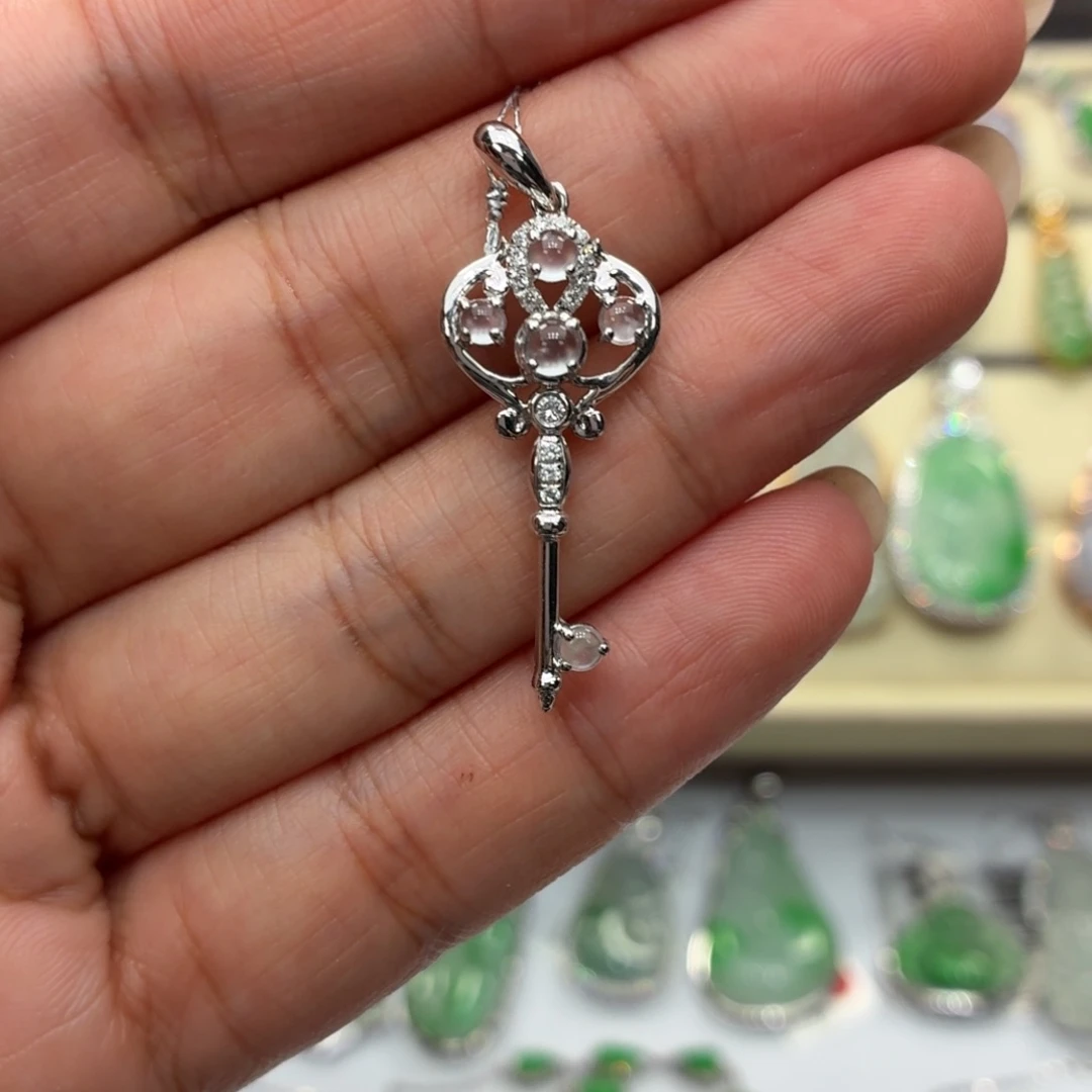 翡翠18K金镶嵌颈饰