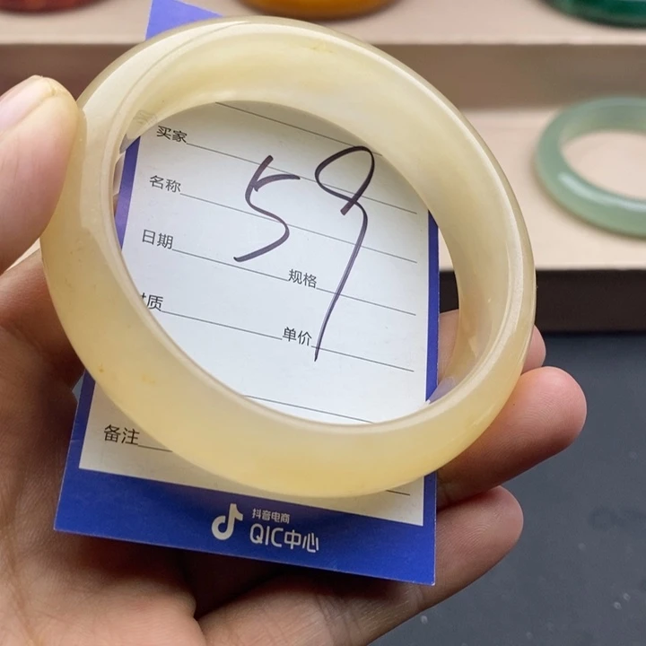 石英质玉未镶嵌手镯