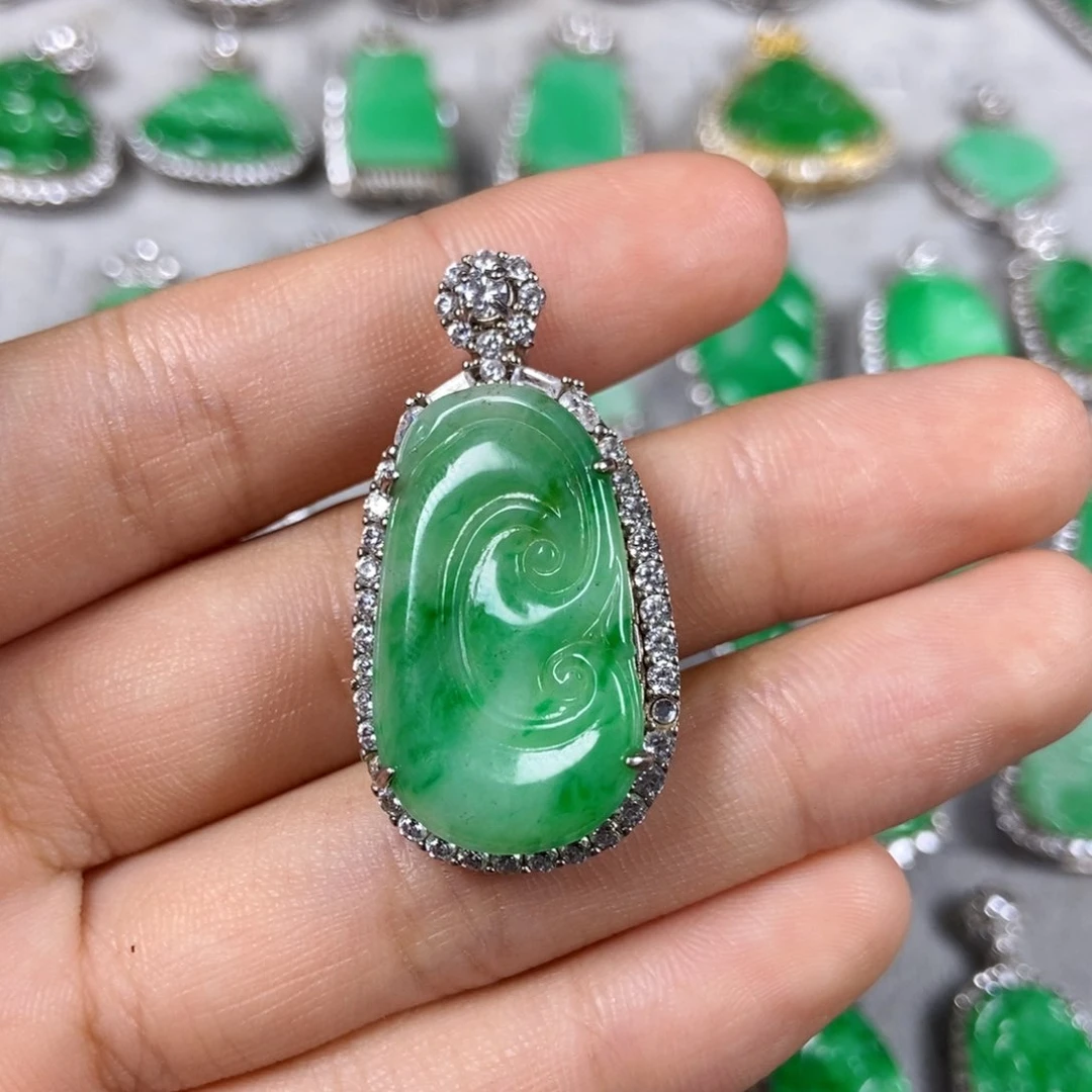 颈饰未镶嵌翡翠如意