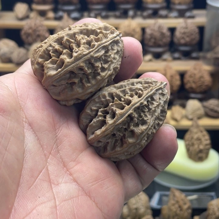 乌****吊坠文玩核桃东北核桃