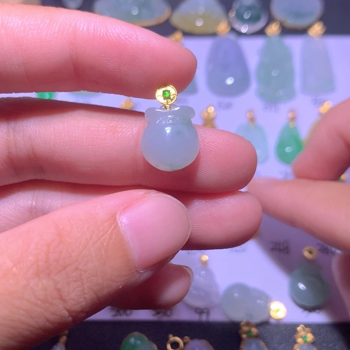 颈饰18K金镶嵌翡翠翡翠