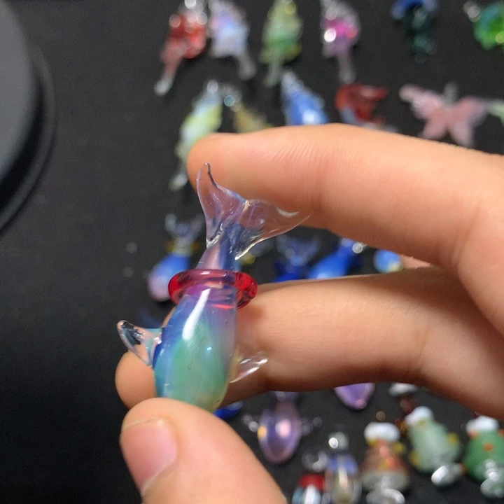 颈饰琉璃大鲸鱼1个