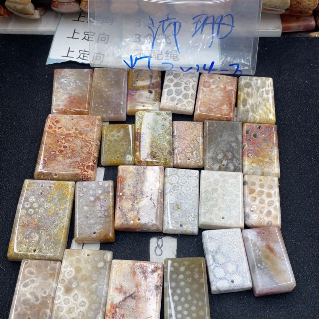 硅化珊瑚（珊瑚玉）合金颈饰沛****n