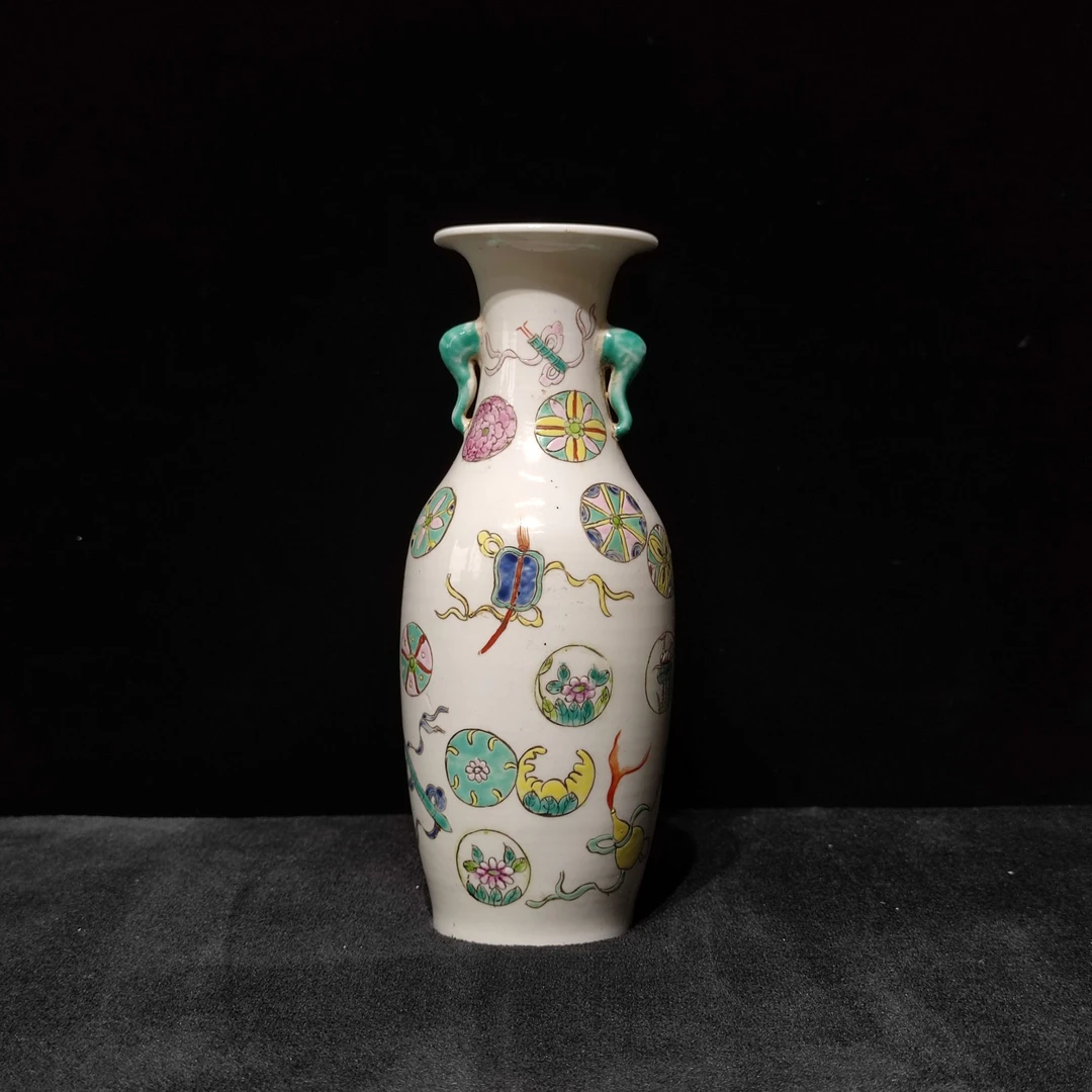 【闪购商品】 Ee1 清同治 粉彩皮球花赏瓶.