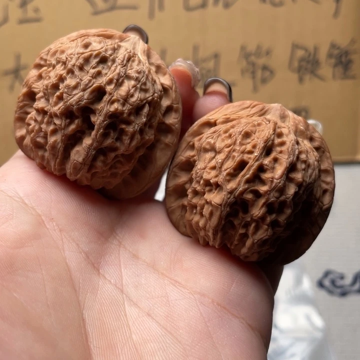 东***升文玩核桃吊坠血麒麟40