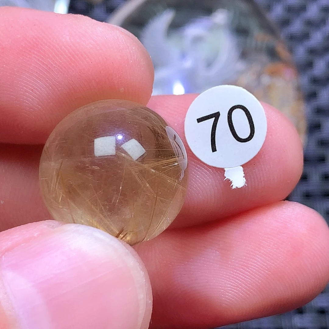 未镶嵌颈饰水晶财****?