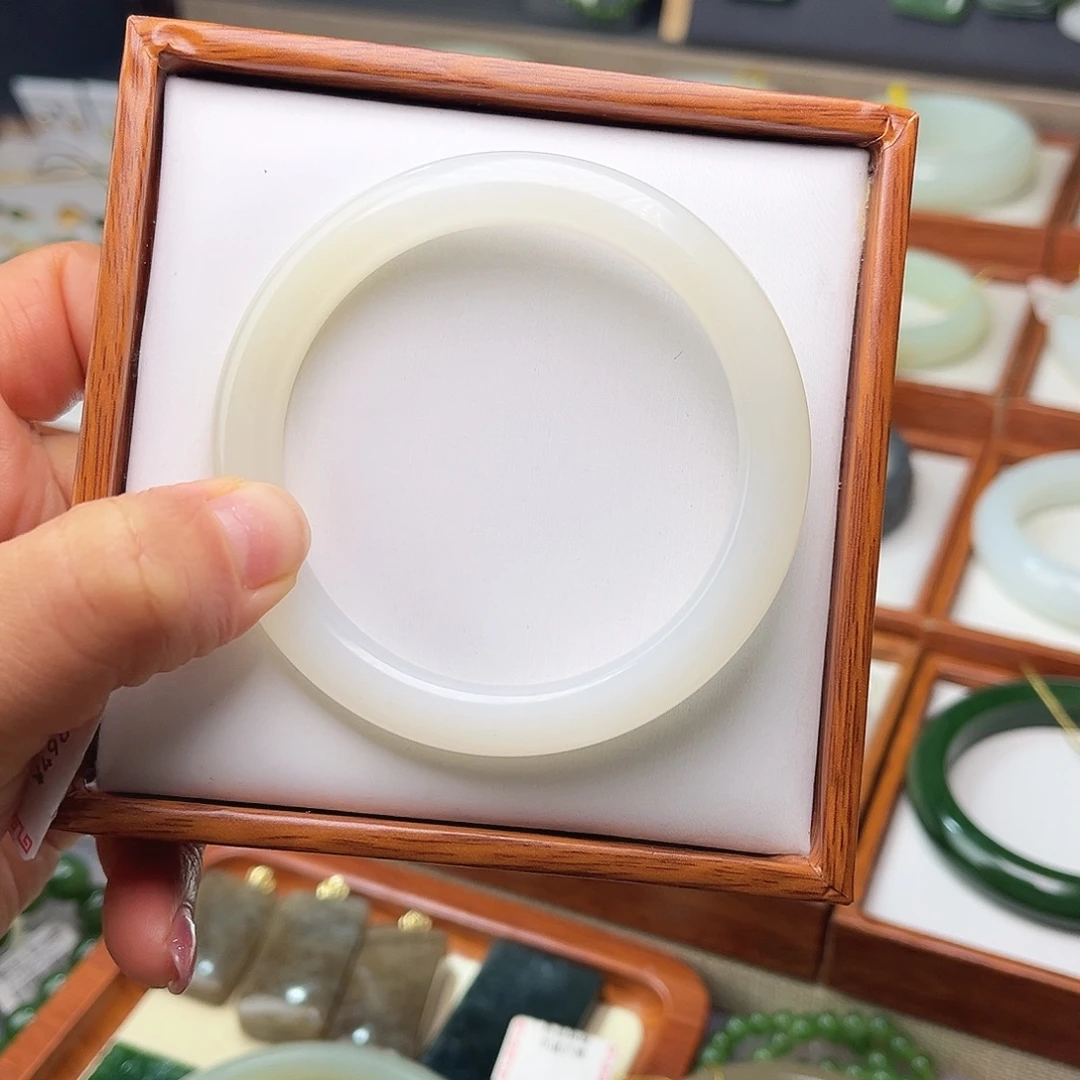 和田玉未镶嵌手镯56.6