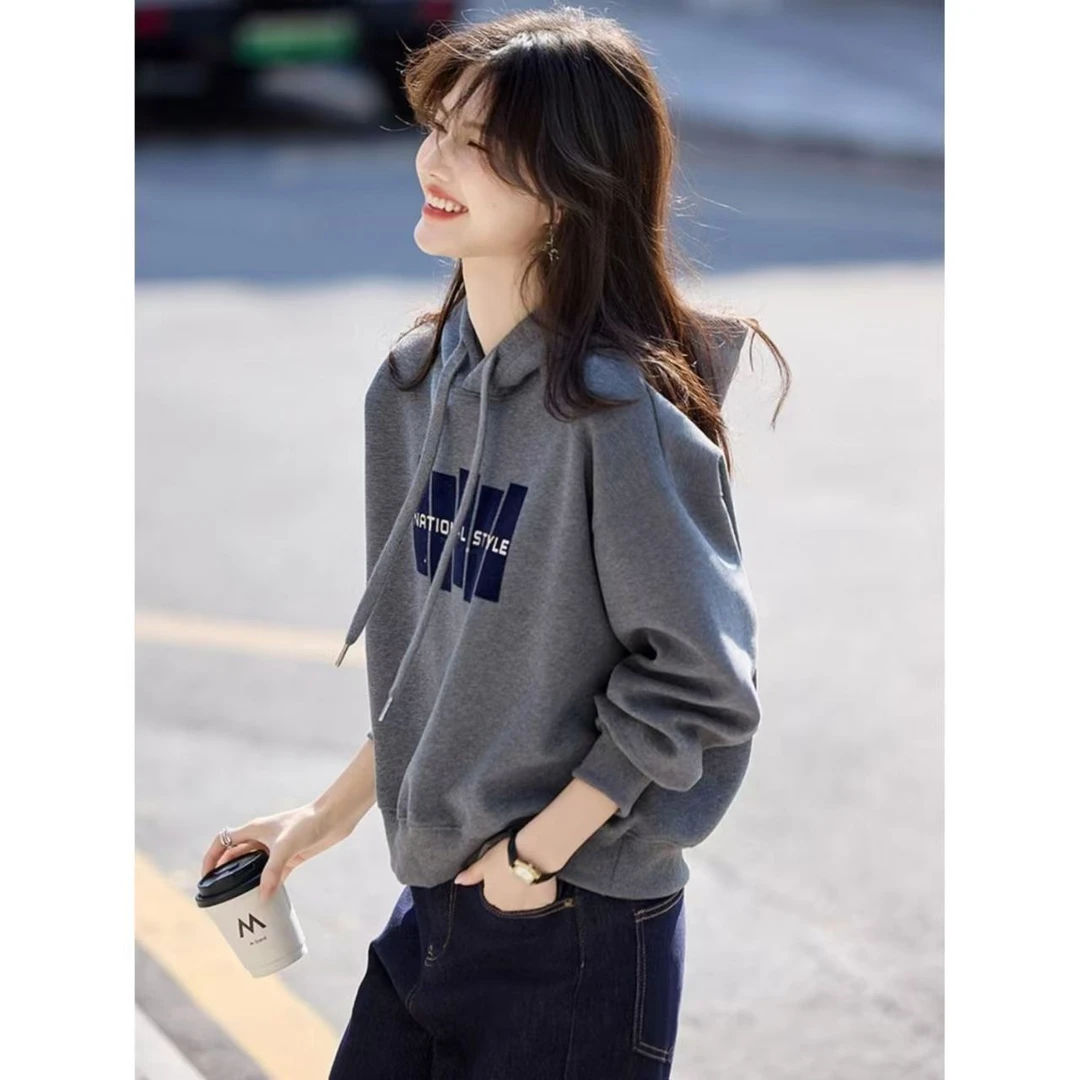 新款韩版短款连帽卫衣女长袖时尚休闲百搭洋气加厚加绒设计感ins