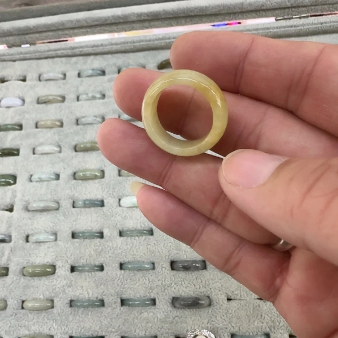 翡翠未镶嵌颈饰戒圈