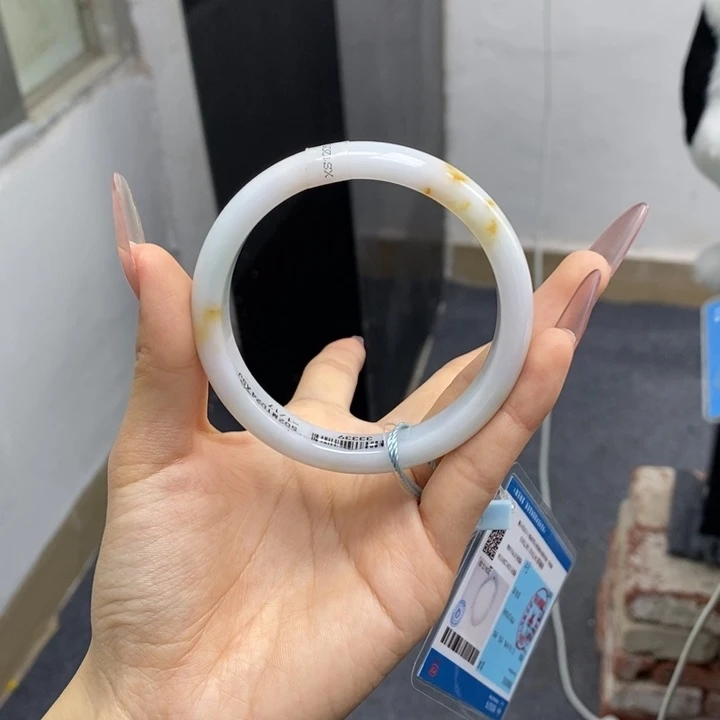 翡翠手镯未镶嵌60圈口