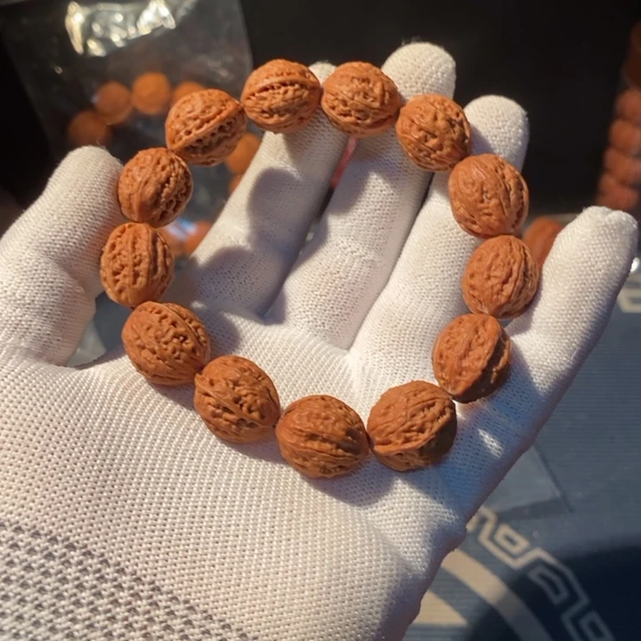 文玩核桃手串……12