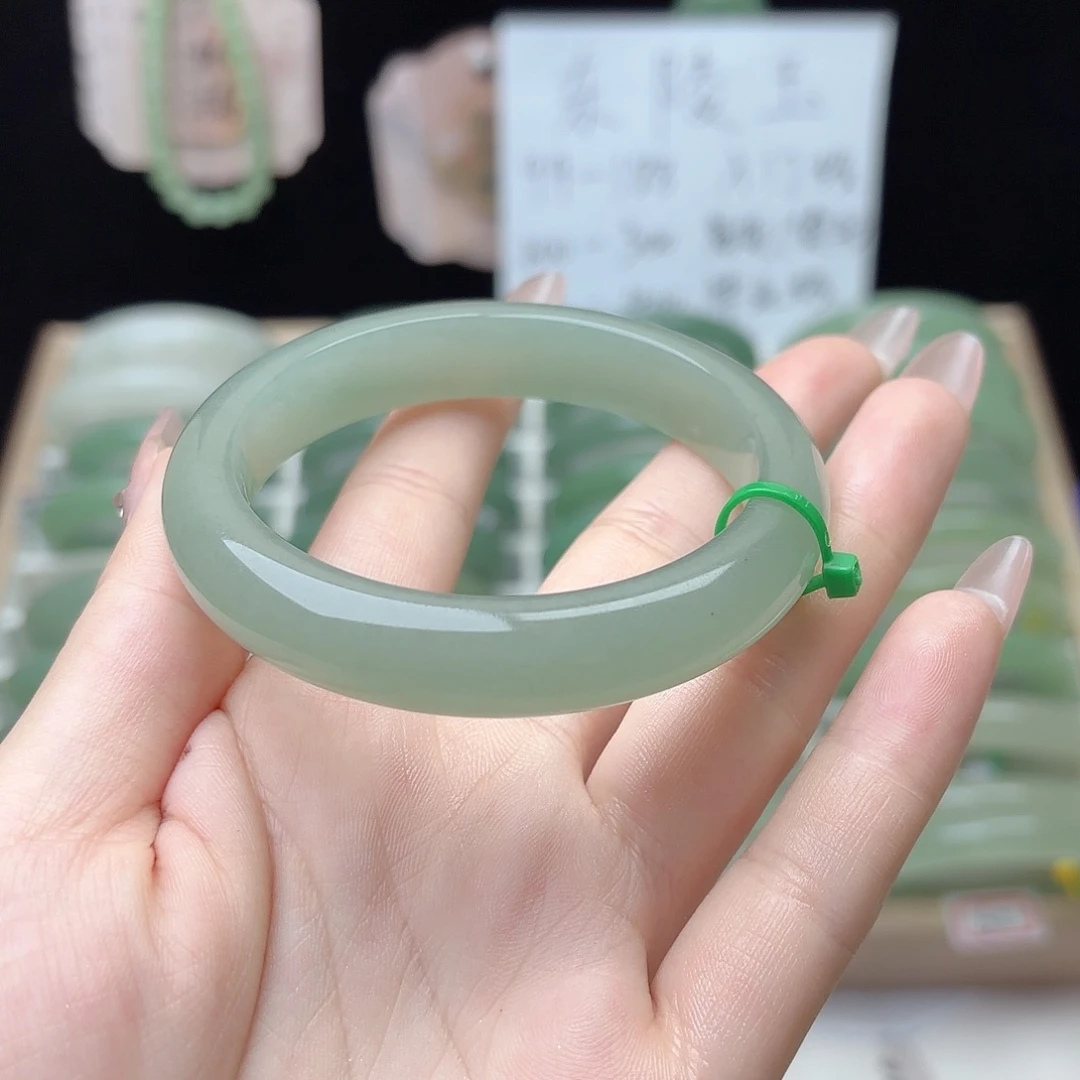 石英质玉手镯未镶嵌5556
