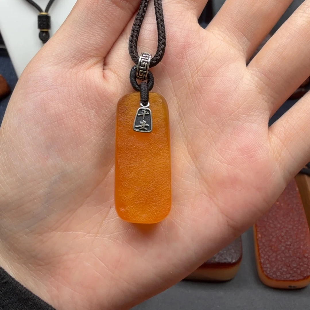 金珀未镶嵌吊坠(赠链)