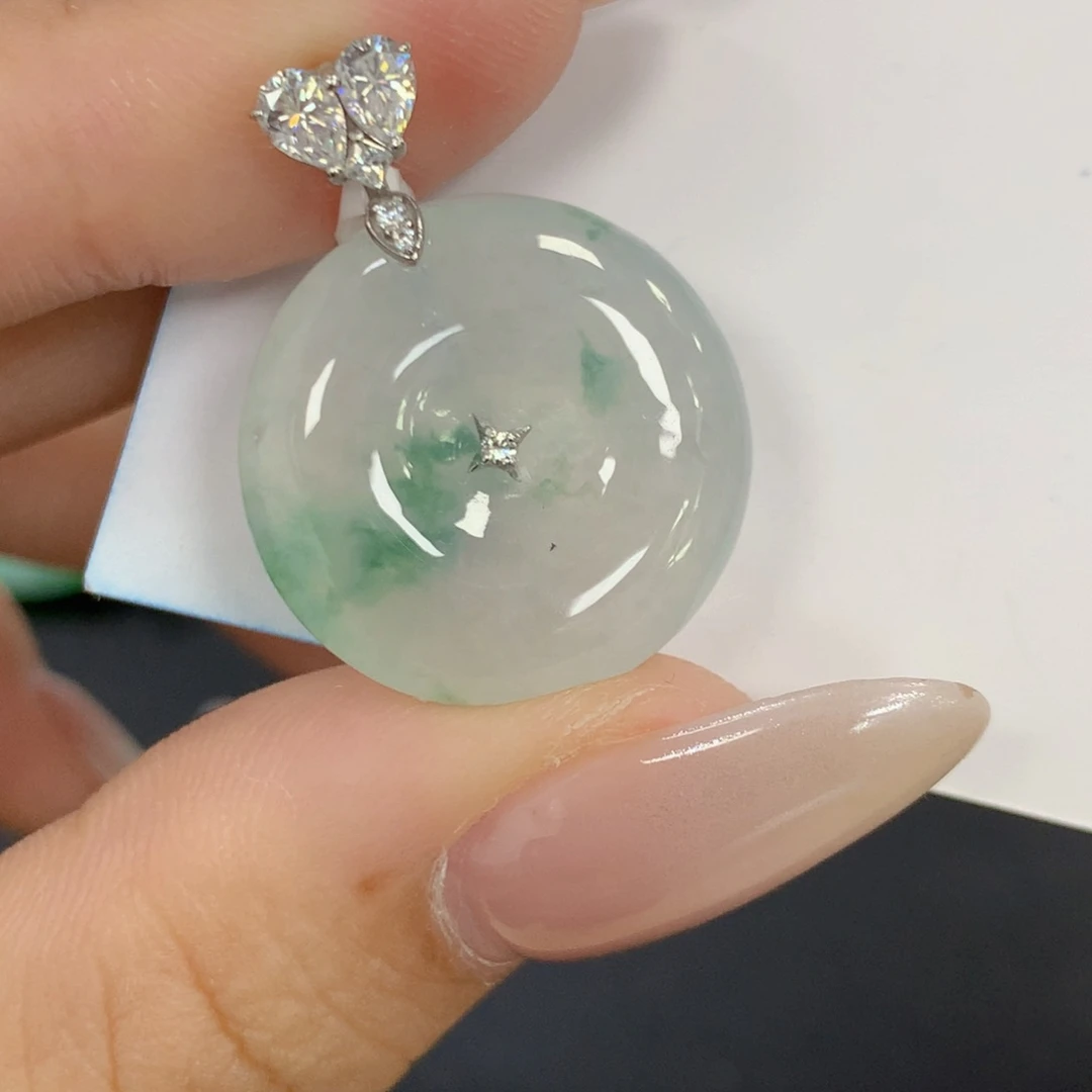 颈饰18K金镶嵌翡翠