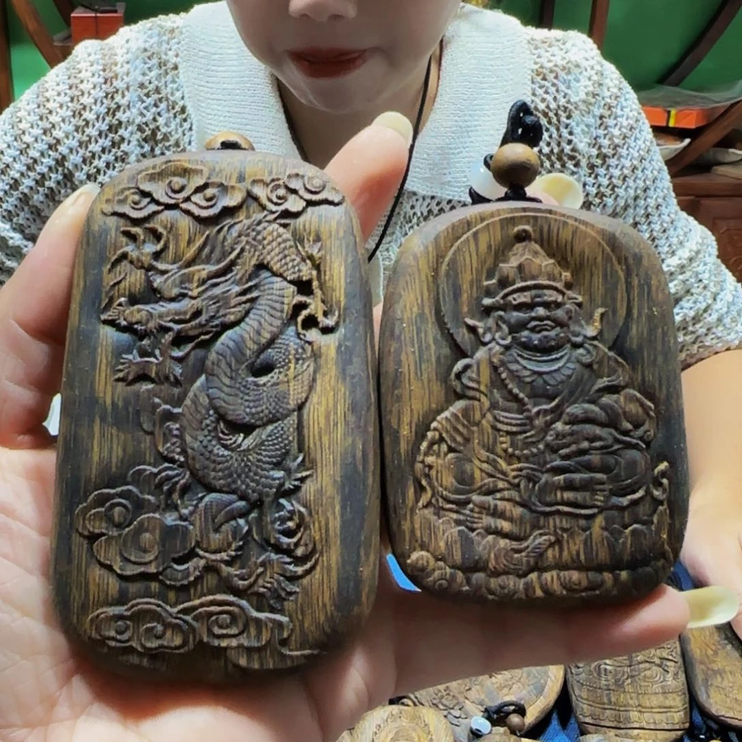 开****沉香沉香碎屑海南白奇乌身老料2尊带绳77.5克