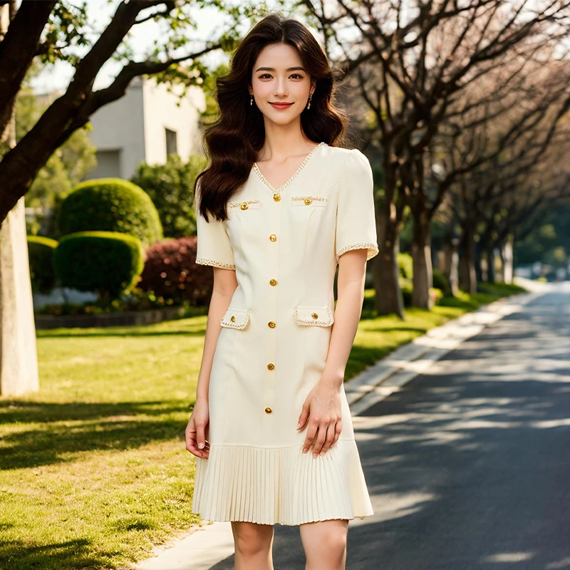 奢姿大码女装2025夏季胖妹妹V领轻奢优雅连衣裙单排扣气质裙子