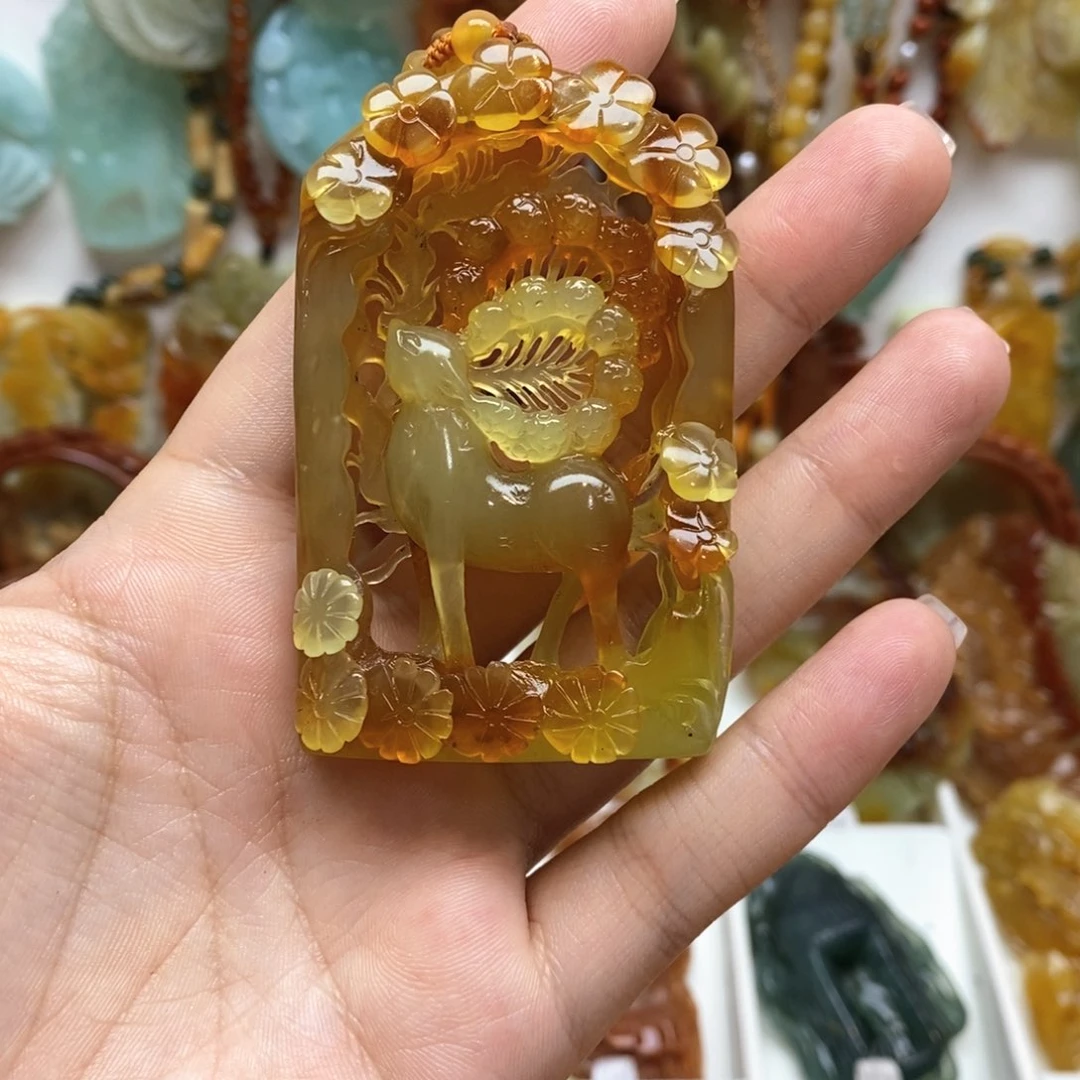 蛇纹石玉颈饰未镶嵌