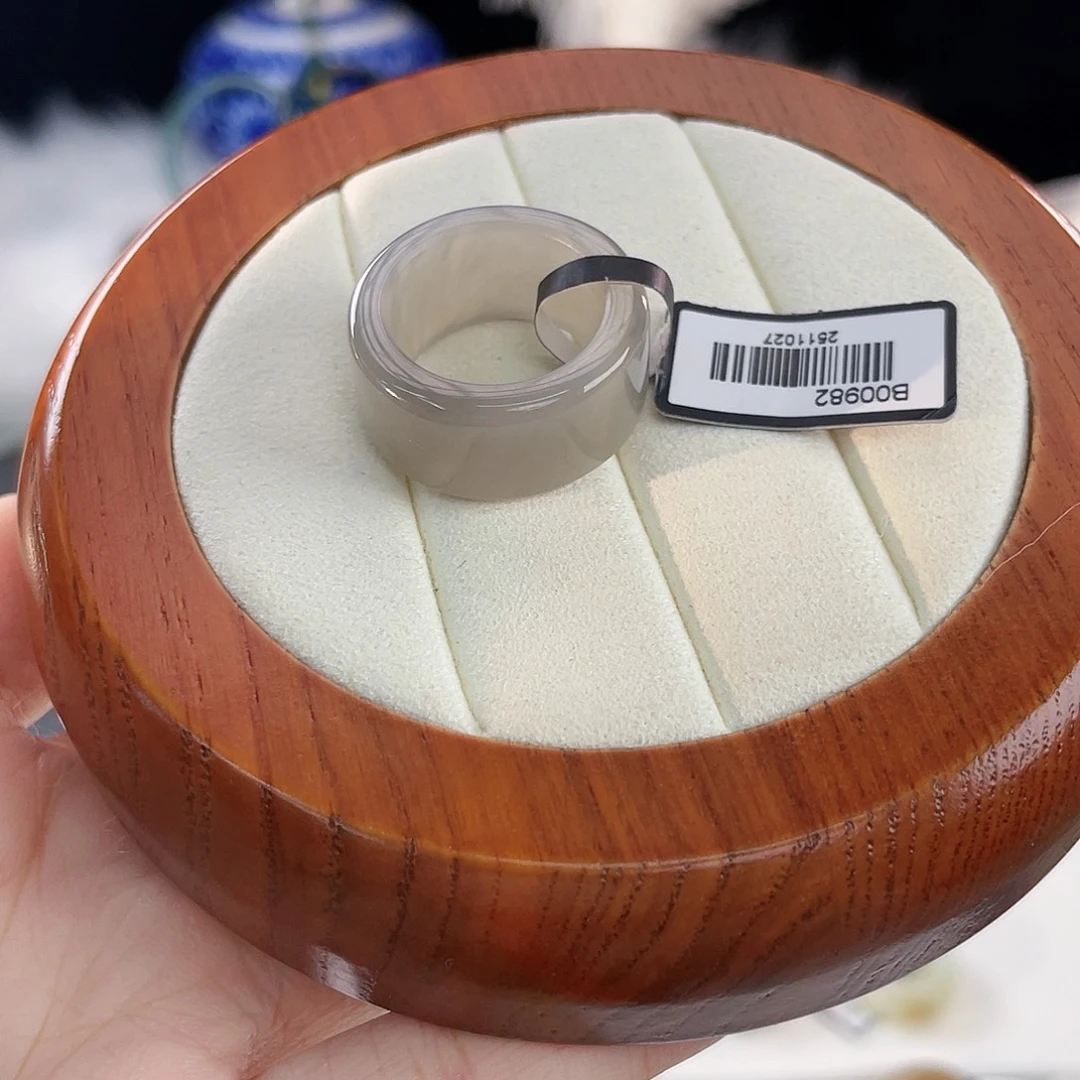 和田玉未镶嵌戒指l7。烟紫圆切。17.8。不退换