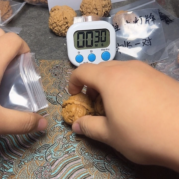 尘***梦这一年我也没那么开心吧