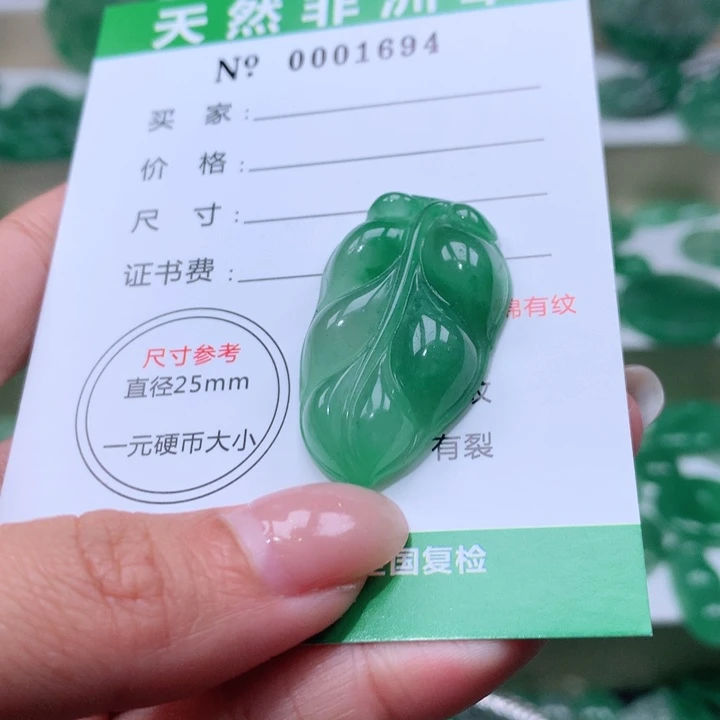 颈饰未镶嵌石英质玉佛*