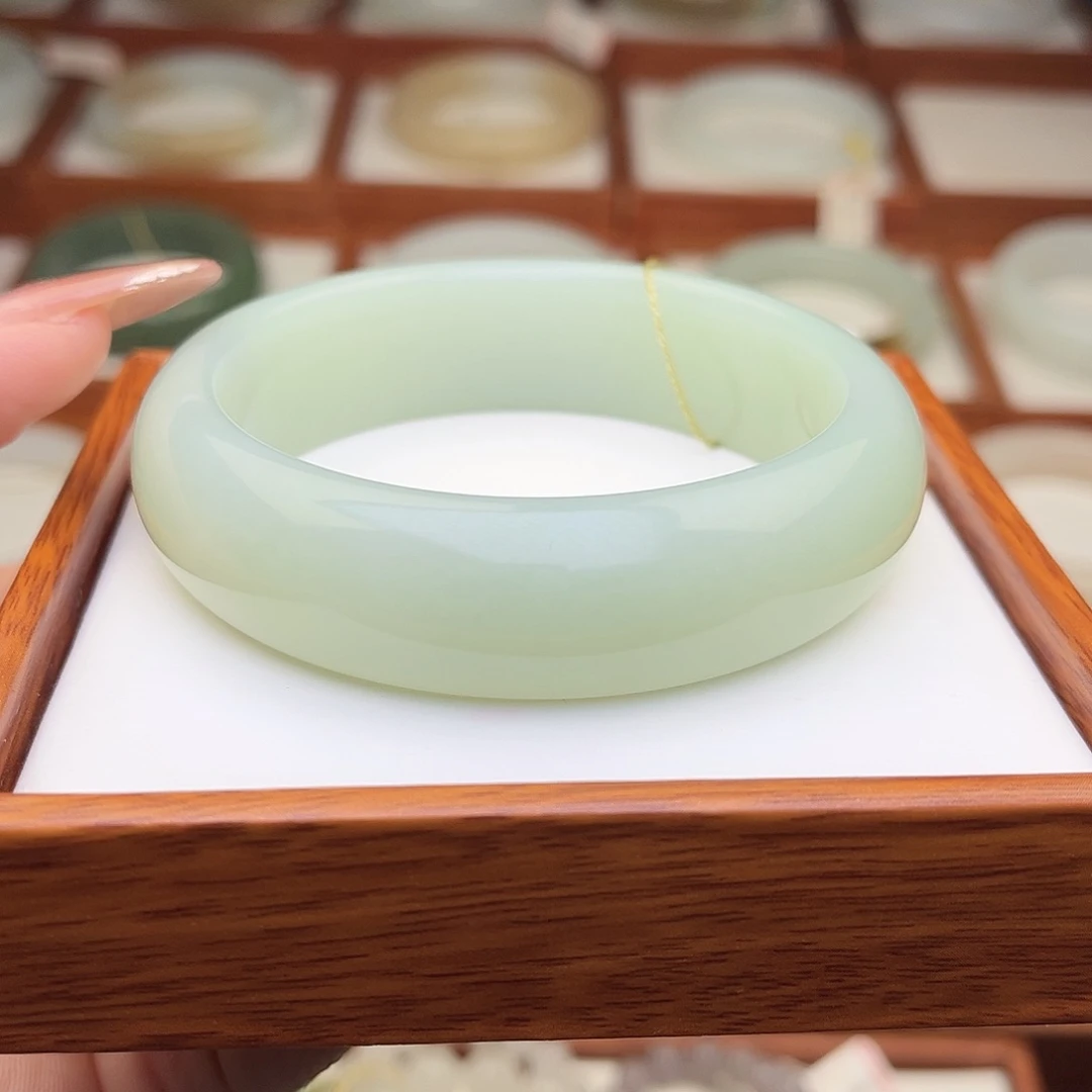 和田玉未镶嵌手镯60