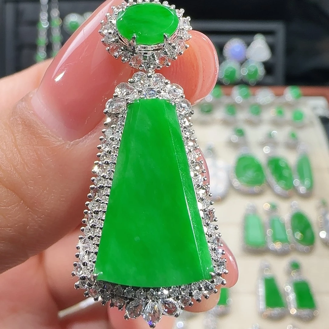 翡翠吊坠(不含链)18K金镶嵌