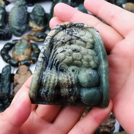 未镶嵌岫岩河磨玉（透闪石质玉）把件