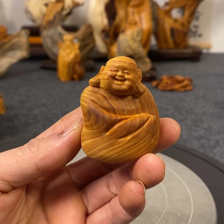 柏木（崖柏）弥勒佛手把件