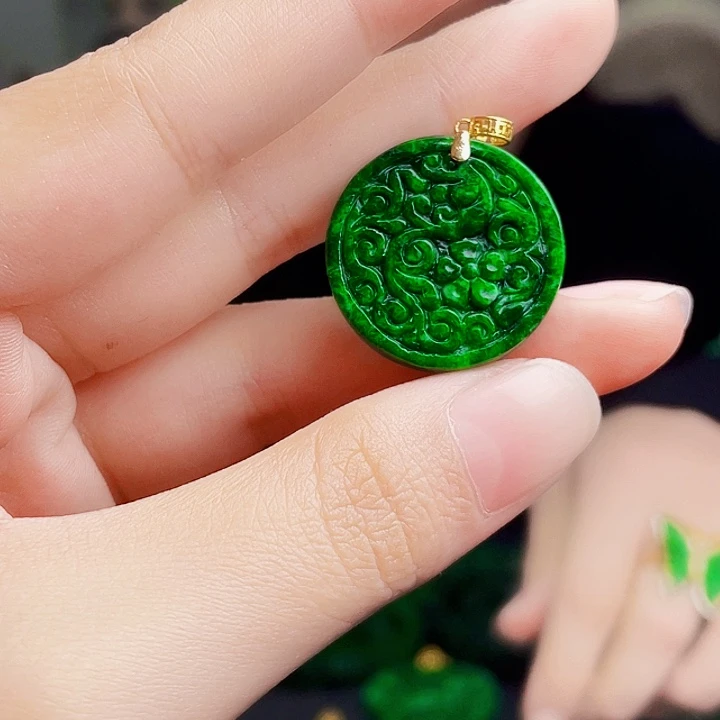 翡翠18K金镶嵌颈饰多样性