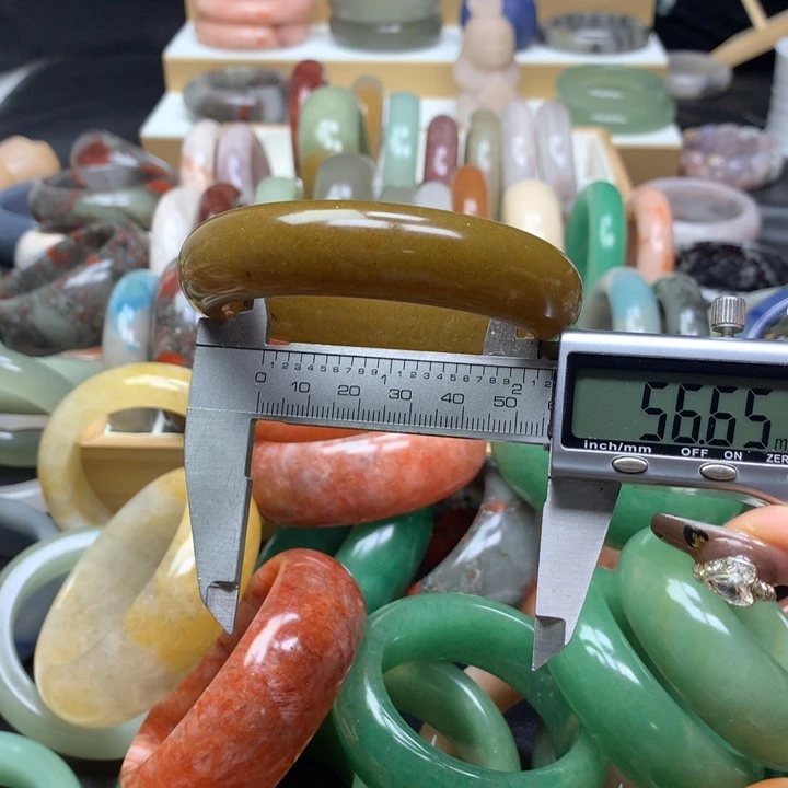 未镶嵌手镯石英质玉