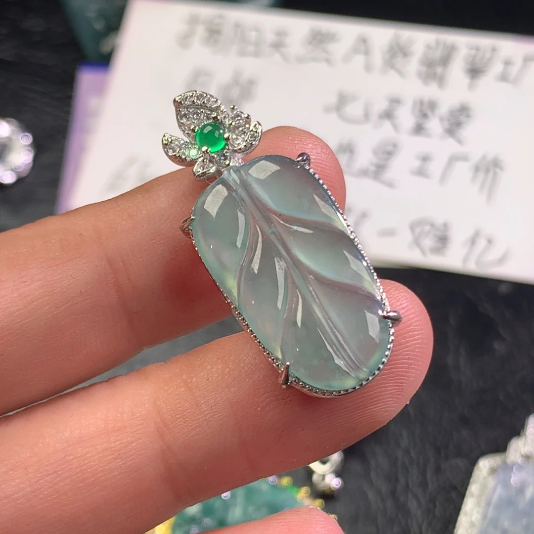 翡翠未镶嵌颈饰叶子