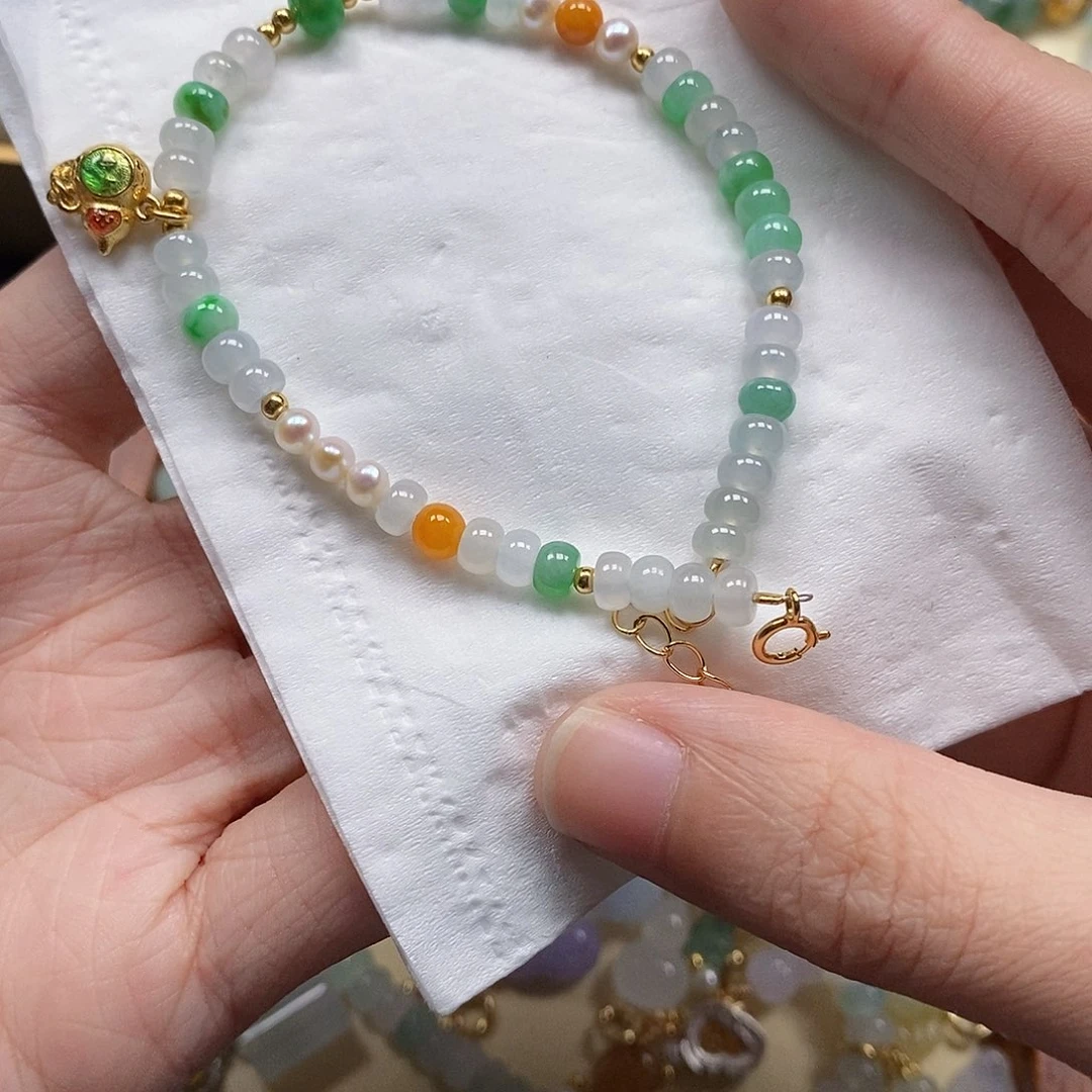 翡翠未镶嵌颈饰闪