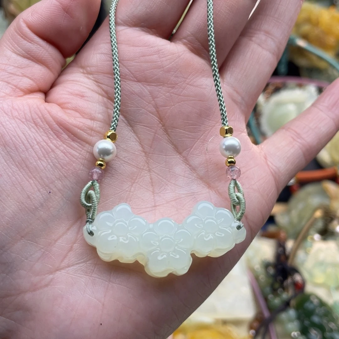 蛇纹石玉颈饰未镶嵌