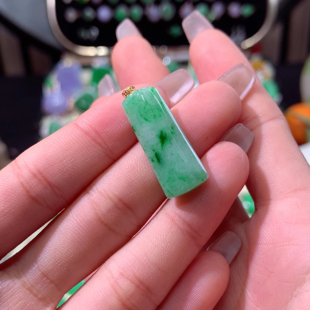 翡翠颈饰18K金镶嵌翡翠
