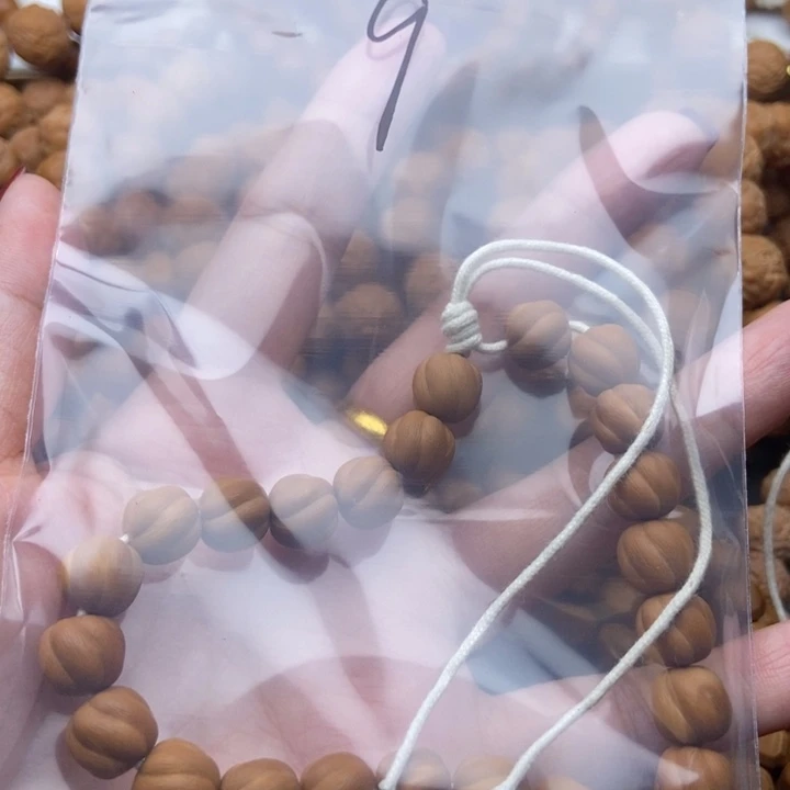 猴头核桃吊坠10卷卷酥手持体验款漏眼