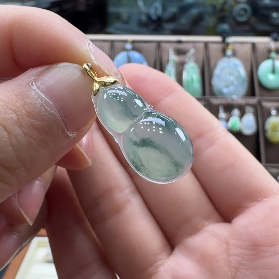 翡翠18K金镶嵌颈饰不**鱼葫芦