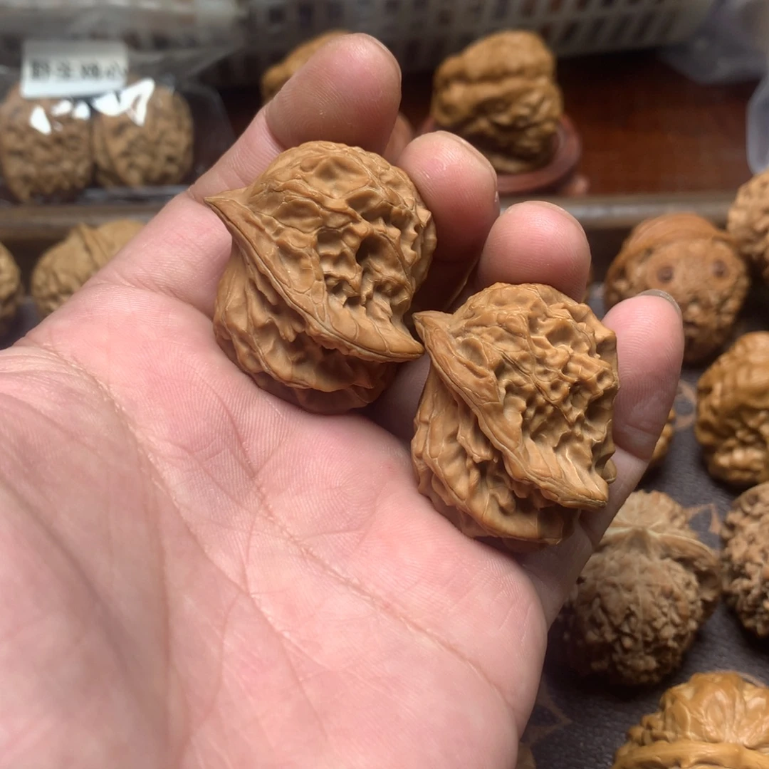 文玩核桃吊坠小鸟