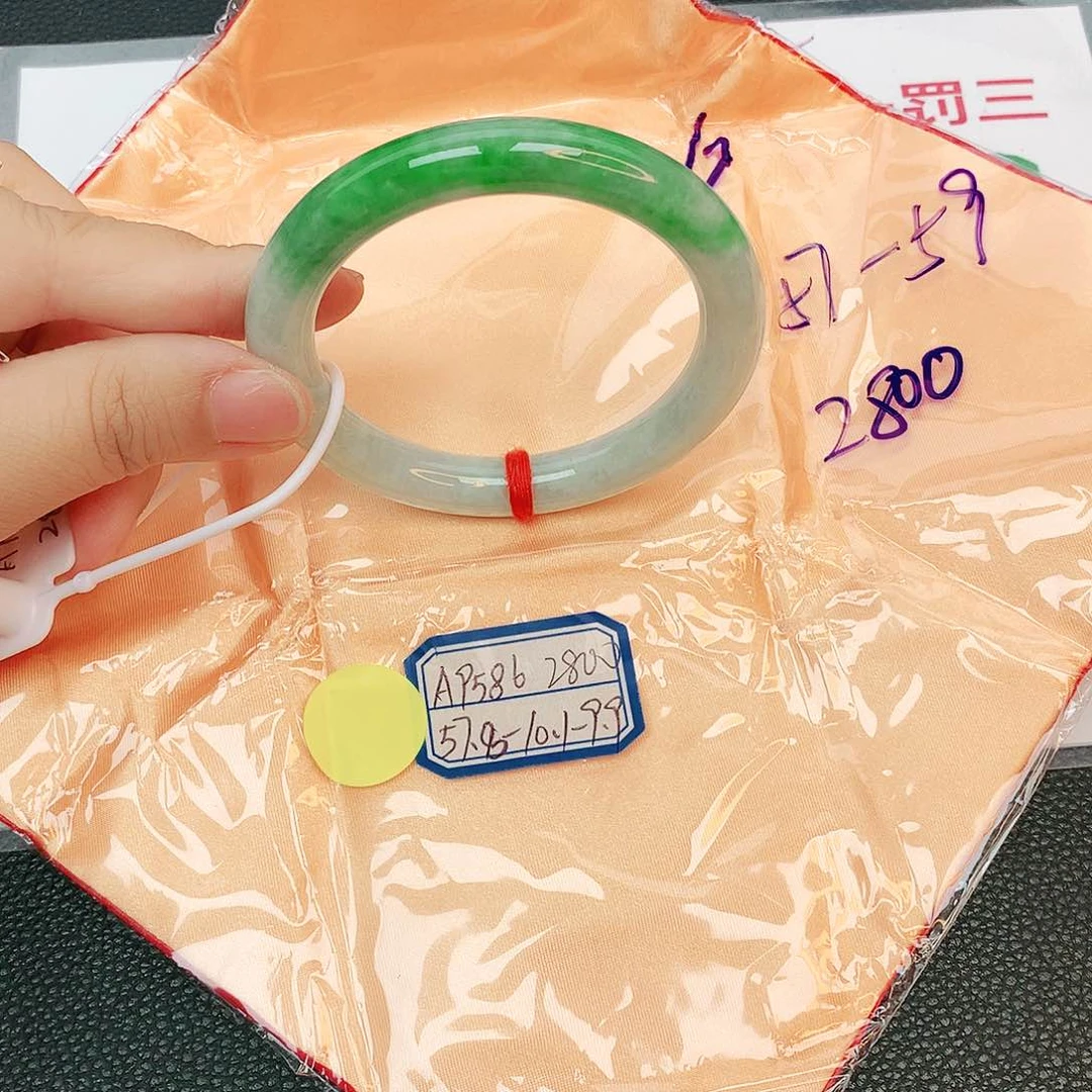 翡翠手镯未镶嵌缅甸翡翠