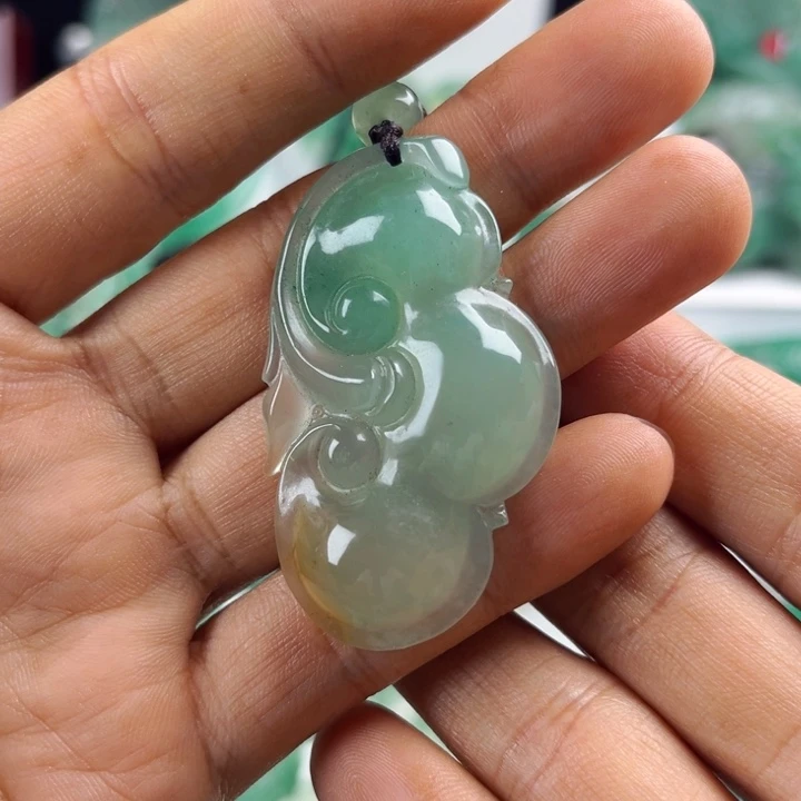颈饰未镶嵌石英质玉