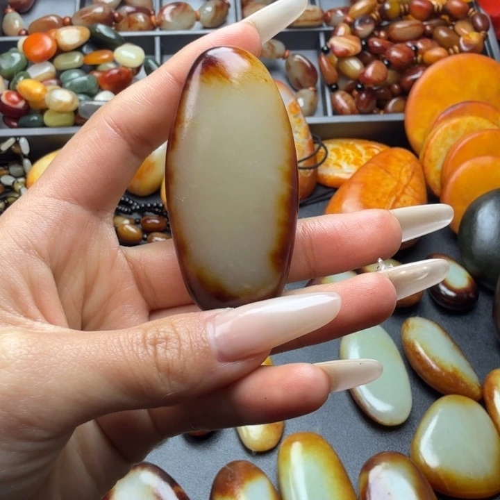 安***戏和田玉未镶嵌颈饰