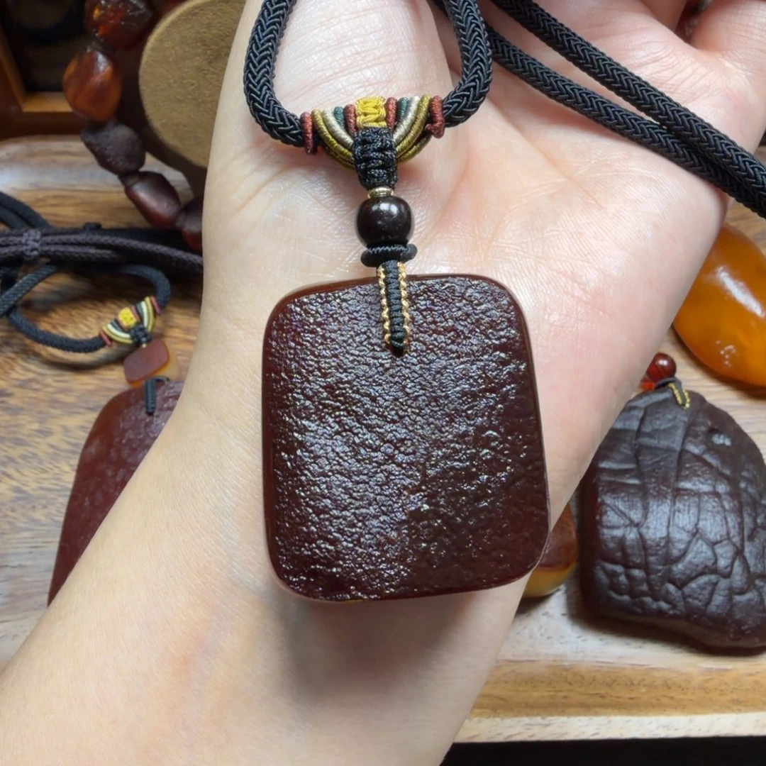 琥珀未镶嵌吊坠(赠链)