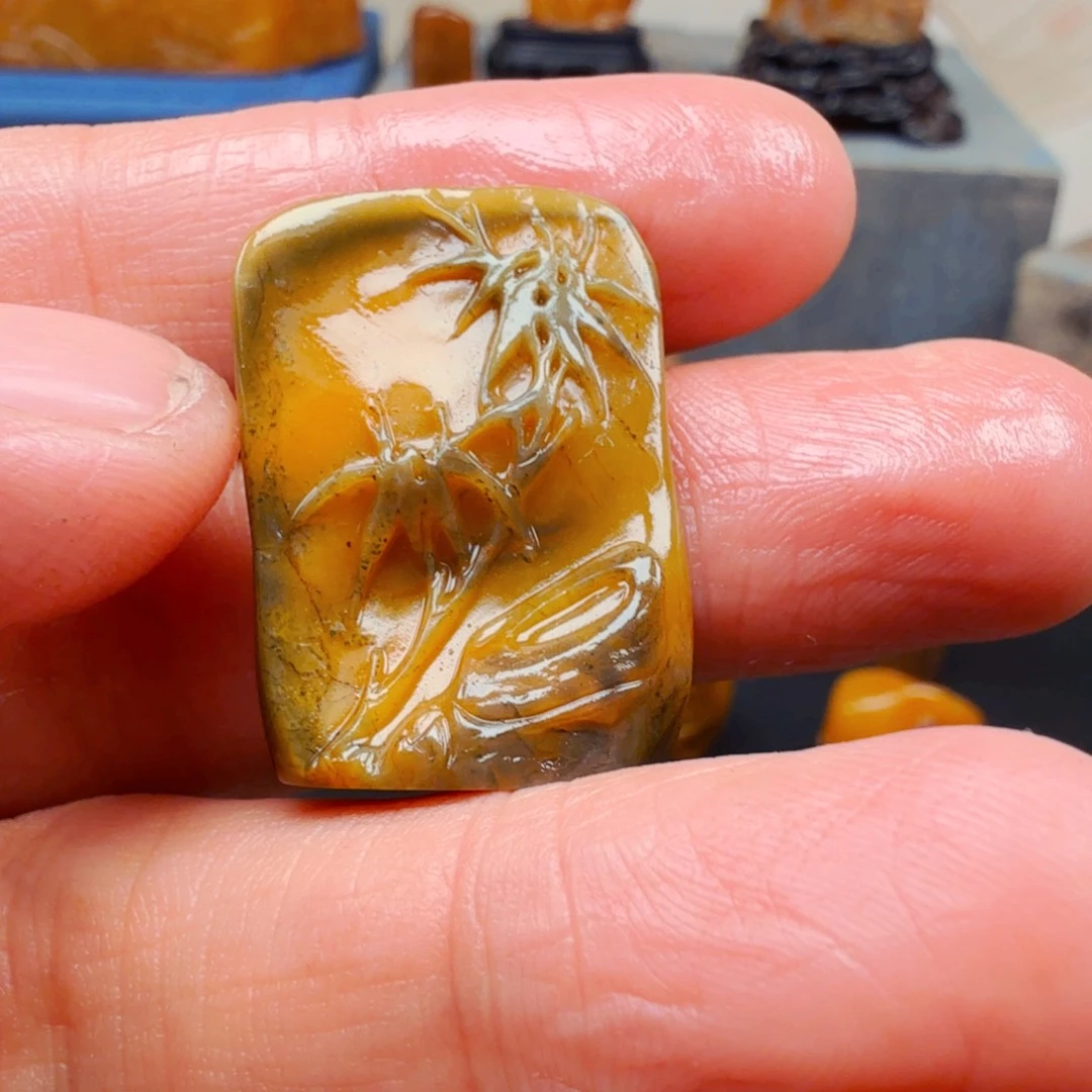 田黄石成****词乌鸦皮田黄石