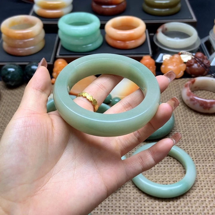 石英质玉未镶嵌手镯