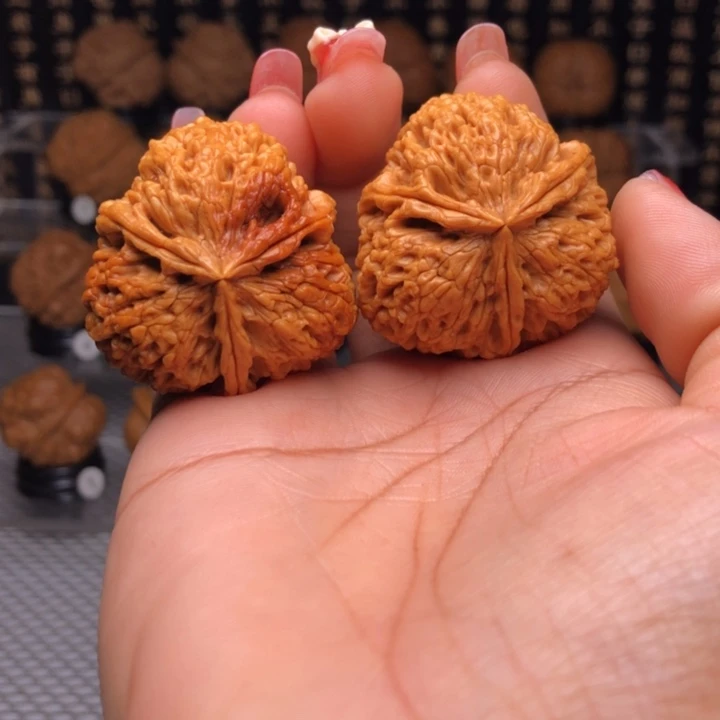 橄榄核吊坠32盘龙玉凤三楞