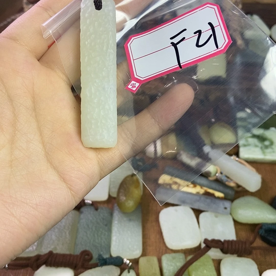 蛇纹石玉手链未镶嵌山*。